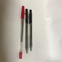 黒のボールペン2本＋赤のボールペン1本