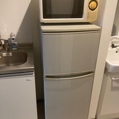 冷蔵庫、電子レンジ、洗濯機、シングルベッド