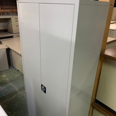 スチール書庫 鍵無し 棚4枚 観音開き