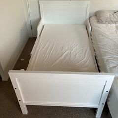 IKEA 子供用ベッド 伸張式 美品(１ヵ月間使用)