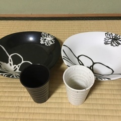 食器　皿と陶器タンブラーセット