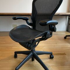 ②ハーマンミラー アーロンチェア（ランバーサポート なし）