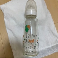 哺乳瓶　コンビ