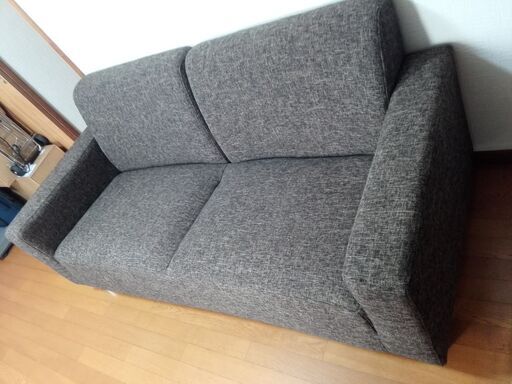 未使用に近いソファ