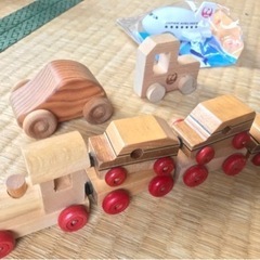 木のおもちゃ　磁石付き　電車　クルマ　飛行機オマケ　３種類
