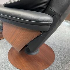 Stressless(ストレスレス)リクライニングチェアとオットマン
