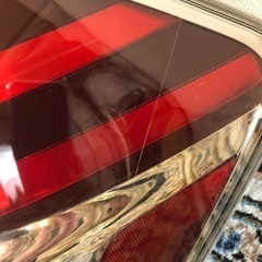 プリウスアルファSテールランプ（右）