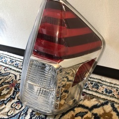 プリウスアルファSテールランプ（右）