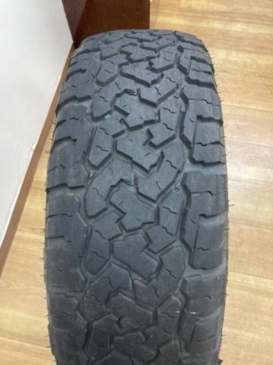 タイヤ、ホイール 中古タイヤ4本セットくるま四駆とかにつけたらカッコ 