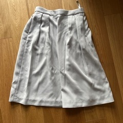 ユニクロ　きれいめ　スカート　Mサイズ　ライトグレー