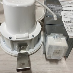 中古品】Panasonic 天井埋め込み型LED ユニバーサルダウンライト 3個セット