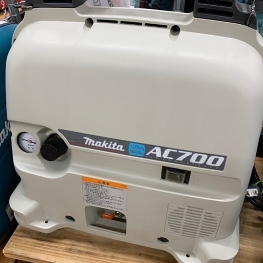 マキタ　エアーコンプレッサ　AC700【店頭取引限定】【未使用品】早い者勝ち！足立区近郊配送可能！