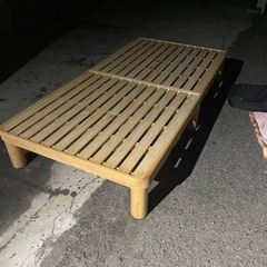 ^_^  シングルベッド　枠のみです　木製