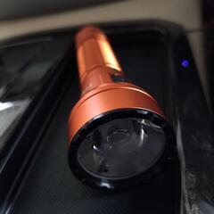 ラス1です。OLIGHT多機能タクティカルライト