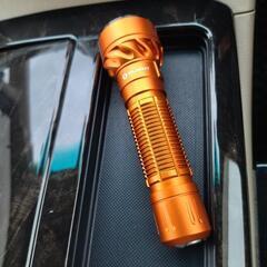 ラス1です。OLIGHT多機能タクティカルライト