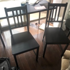 IKEAの木の椅子あげます2個あります