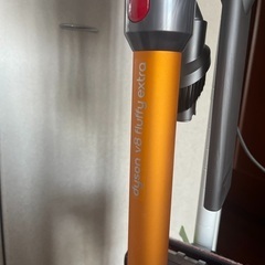 dyson v8 fluffy extra ダイソン　スタンド付き