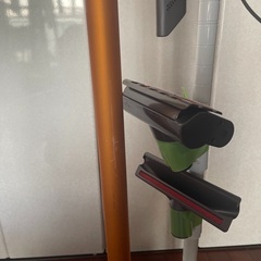 dyson v8 fluffy extra ダイソン　スタンド付き