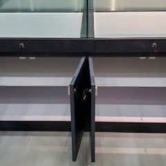 K16 ガラスショーケース　鍵付き！　一箇所欠け有り！　幅150×奥行60×高さ95cm プラクラ東区本町店