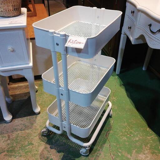 【取引中】大人気♪キッチンワゴン スチール 収納棚(^-^)キャスター付き　美品です