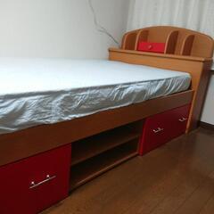 【ネット決済】シングルベッド棚付   赤色 500円でお譲りします。