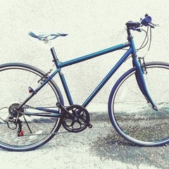 新車のクロスバイク。