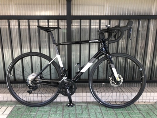 ロードバイクcannondale(キャノンデール) SuperSix EVO Carbon Disc 105。