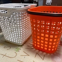 【無料】洗濯カゴ２つ