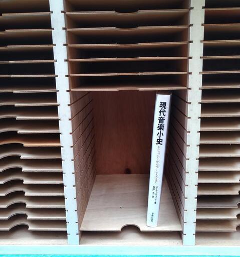 オフィス用家具 公文式教材棚（5列20段） 4台（専用巾木