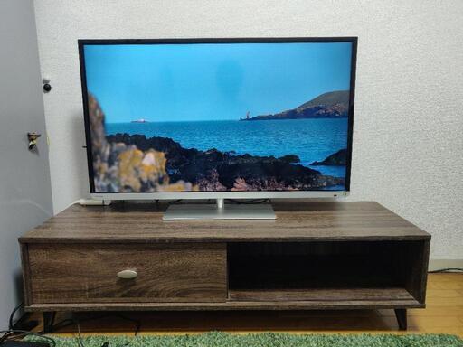 Toshiba 40 inch TVとテレビ台