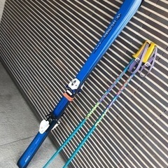 スキー板とストックのセットです。150cm、スティクは130cm。