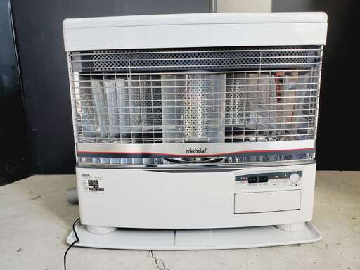 美品 TOYOTOMI トヨトミ FR-S70C  密閉式石油ストーブ 2012年製 ポット式 強制給排気 現状品