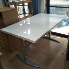 白いテーブル （オフィスにオススメ！）