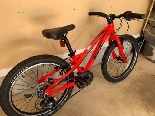GT マウンテバイク　20インチ 2022年モデル GTのキッズMTB ストンパープライム20 入荷