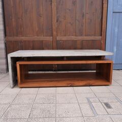 アメリカのファニチャーブランドbina(ビーナ）FREDDIE COFFEE TABLE（フレディーコーヒーテーブル）。コンクリートとウォールナットの組み合わせがスタイリッシュなセンターテーブルです。CC124