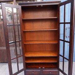 北海道民芸家具(HOKUMIN)のカバ無垢材を使用した、本棚です 