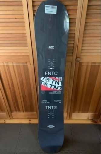 FNTC TNT-R 143センチ　black-red スノーボード