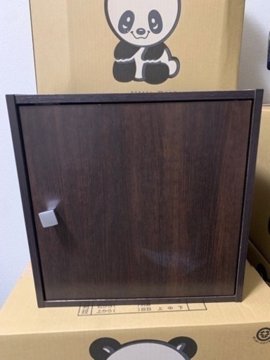 扉付き収納棚