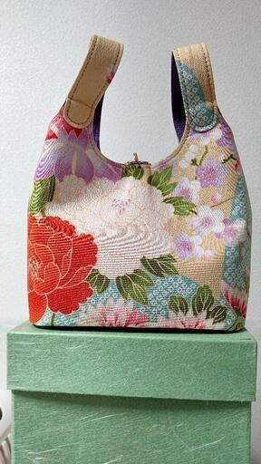 新品未使用　特注品　着物生地　箱付き