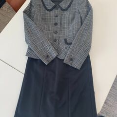 【ネット決済・配送可】【中古美品】【送料込み】【事務服】5号 3...