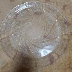 新品　ガラス食器　大皿　プレート皿　うずまき　丸皿