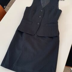 【ネット決済・配送可】【中古美品】【送料込み】【事務服】9号 2...