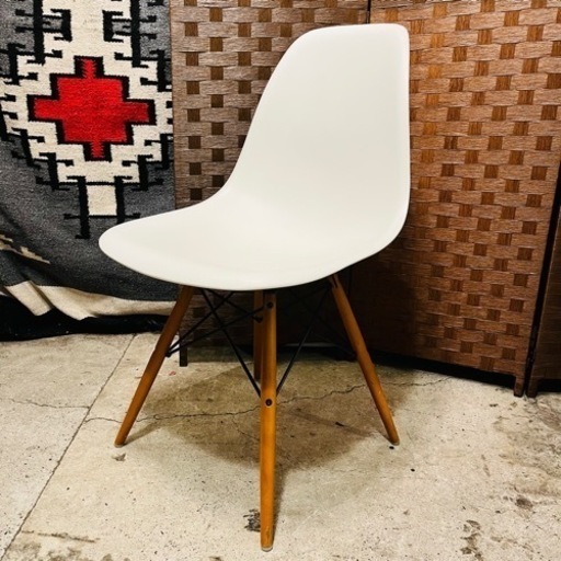 【売約済み】B Herman Miller Eames Vitra ハーマンミラー ヴィトラ ビトラ イームズ シェルチェア デスクチェア ワークチェア オフィスチェア OAチェア シェルサイドチェア　ホワイト　白　ダヴェルベース　ダウェルベース　ウッドベース　エッフェルベース　hhstyle 青山店　同等品もう一脚も出品中です♪