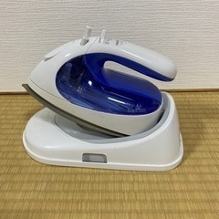 アイロン　TOSHIBA 青色　コードレス