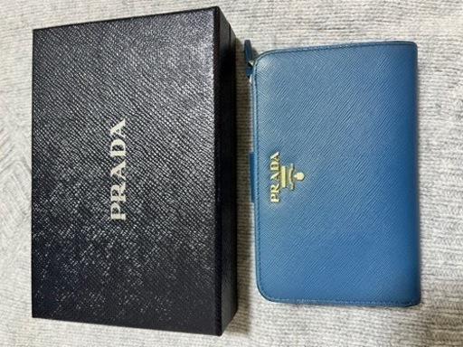 PRADA 二つ折り財布