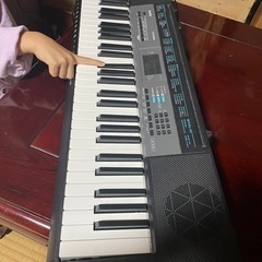 電子ピアノ　1,000円