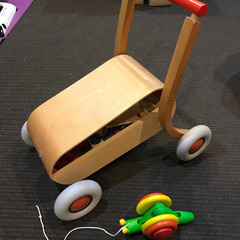木製赤ちゃん用手押し車