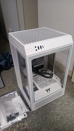 thermaltake the tower100　ホワイト