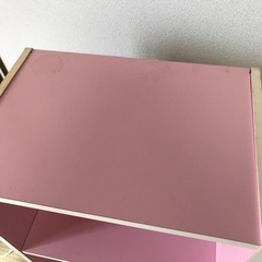 ピンクの三段ボックス