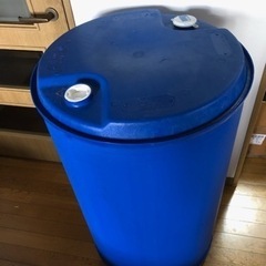 【差し上げます】持ち運び簡単なプラスチック樹脂のドラム缶　雨水の...